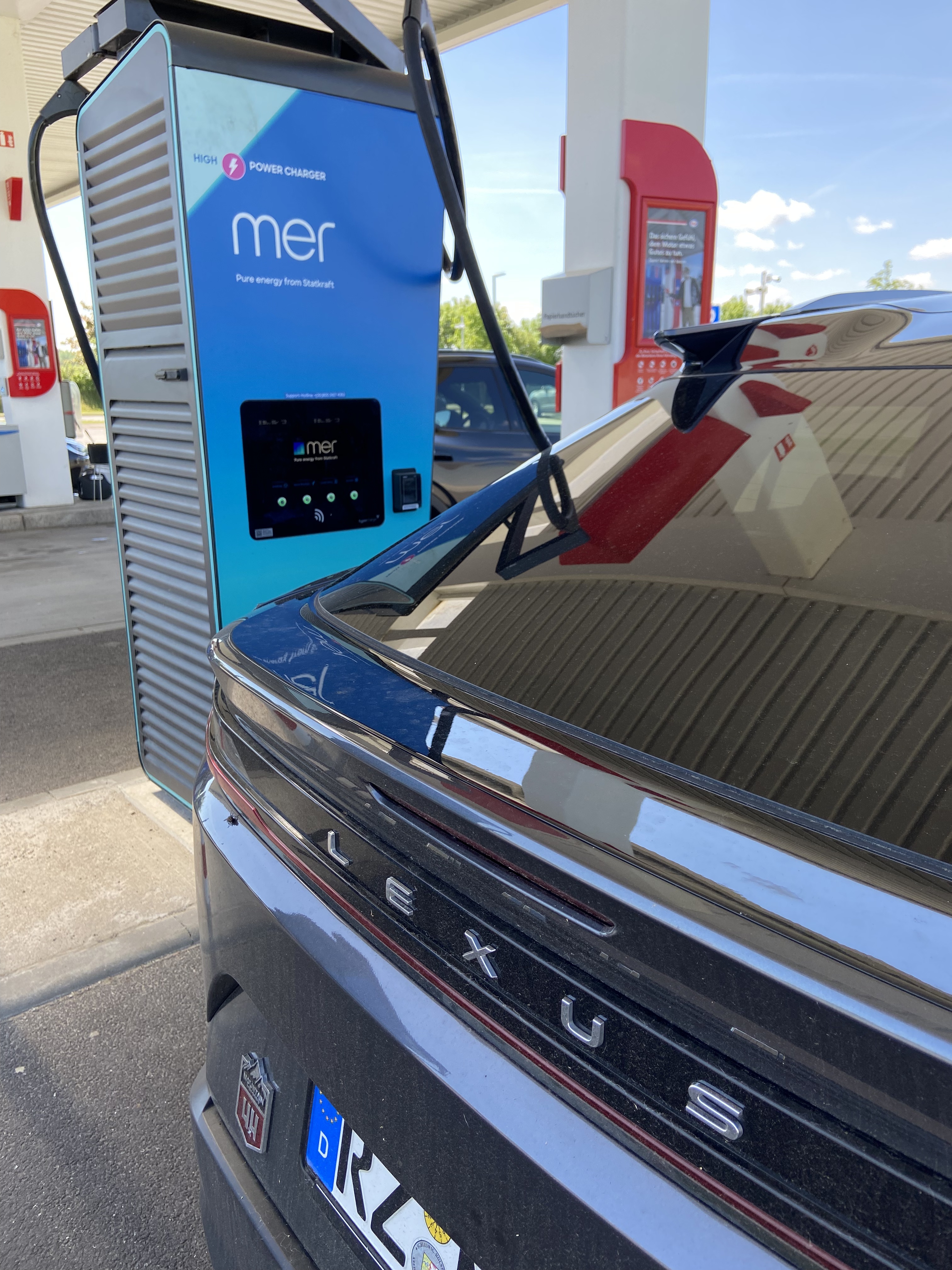 Hohe Spritpreise und sehr teure Elektroautos